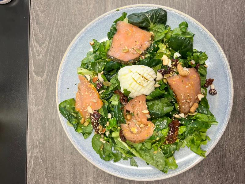 Salad Plate with LifePonic hydroponic greens